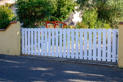 Clôtures Leblanc vous conseille pour installer un portail sur votre terrain en pente