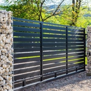 Intégrer un portail ou une barrière dans votre jardin en Wallonie 